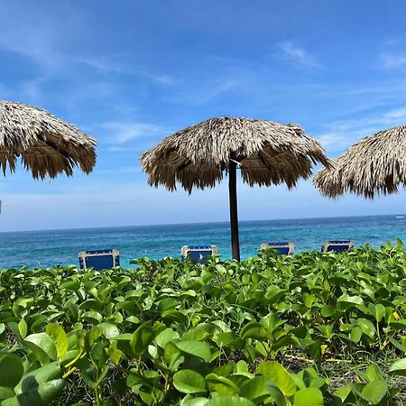 Manta Raya Hotel - Right On The Beach Cuatunalco エクステリア 写真