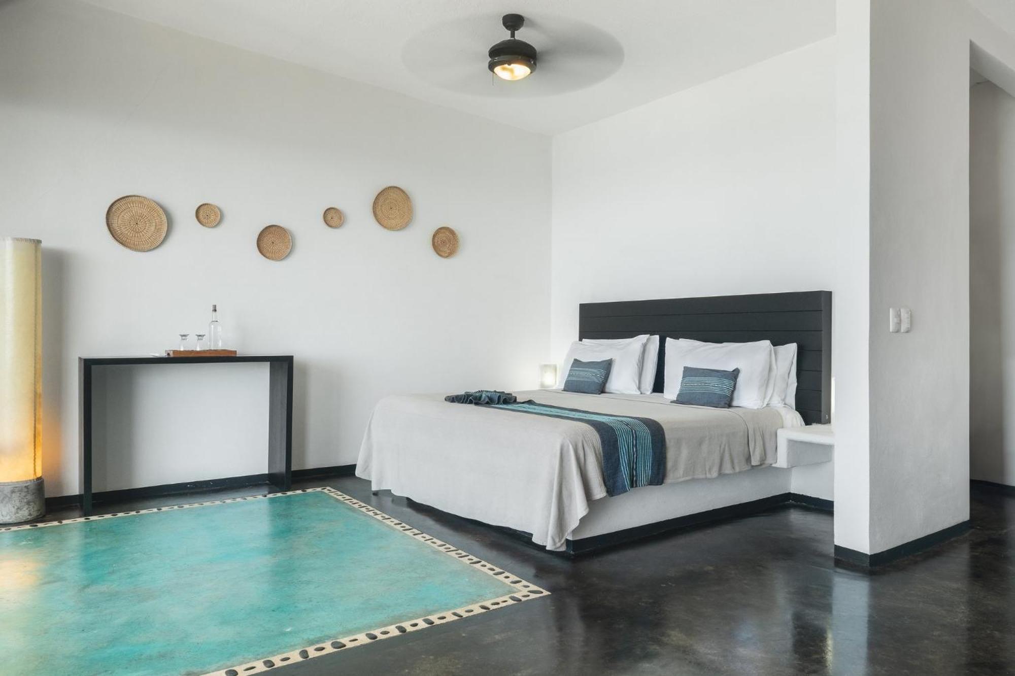 Manta Raya Hotel - Right On The Beach Cuatunalco エクステリア 写真