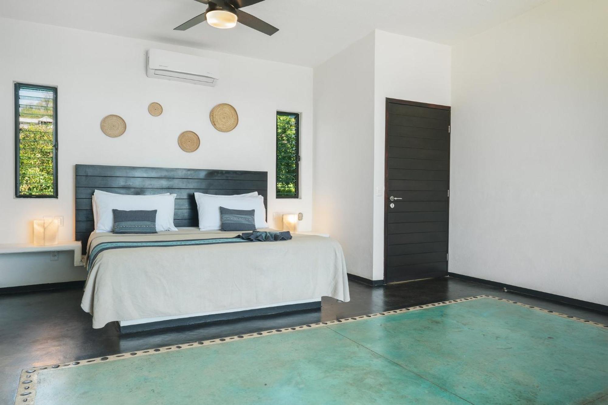 Manta Raya Hotel - Right On The Beach Cuatunalco エクステリア 写真