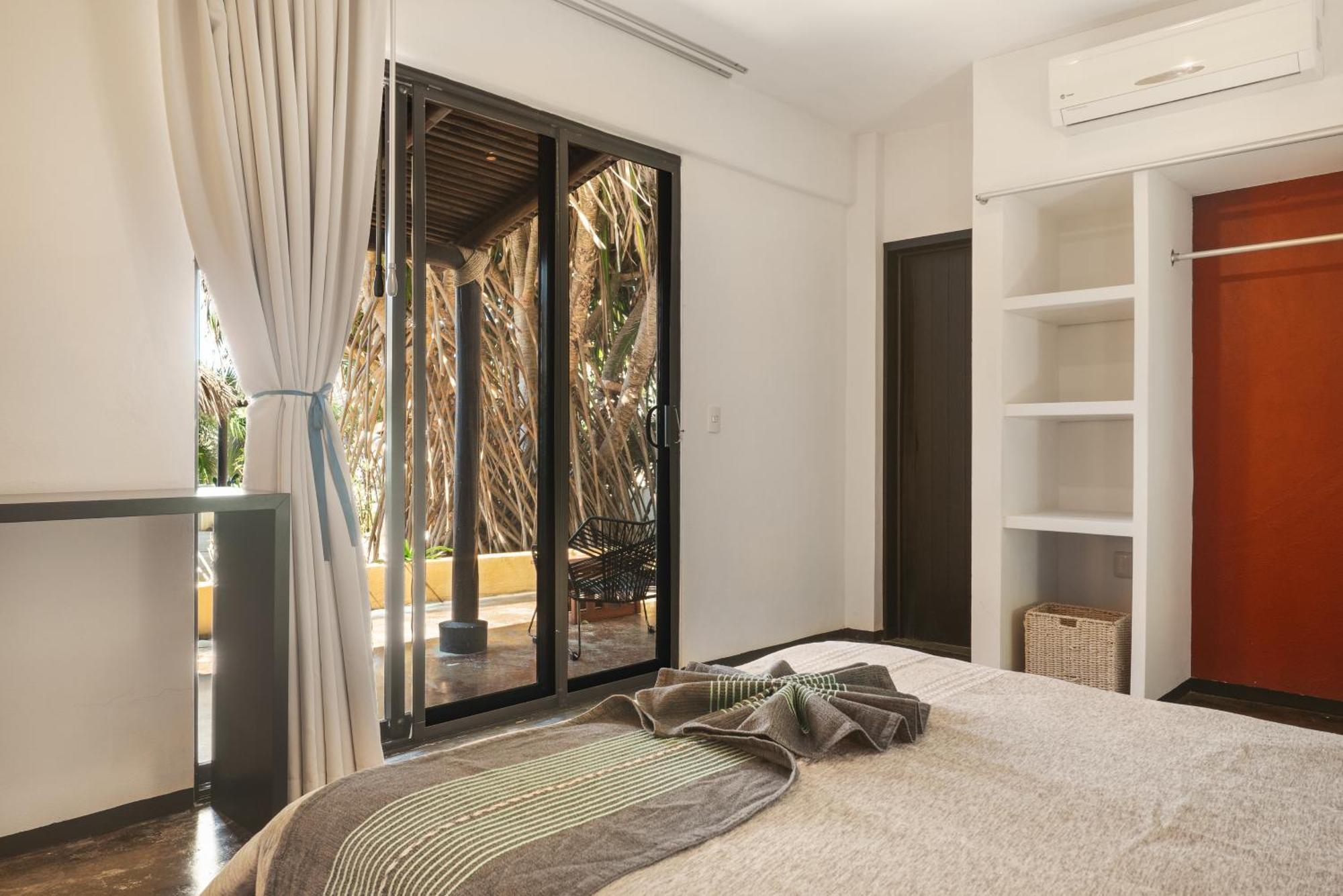 Manta Raya Hotel - Right On The Beach Cuatunalco エクステリア 写真