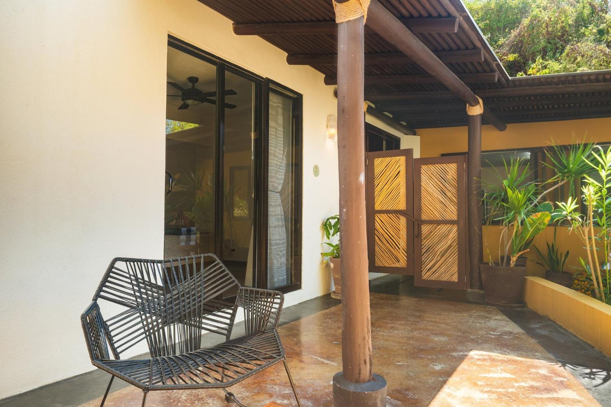 Manta Raya Hotel - Right On The Beach Cuatunalco エクステリア 写真