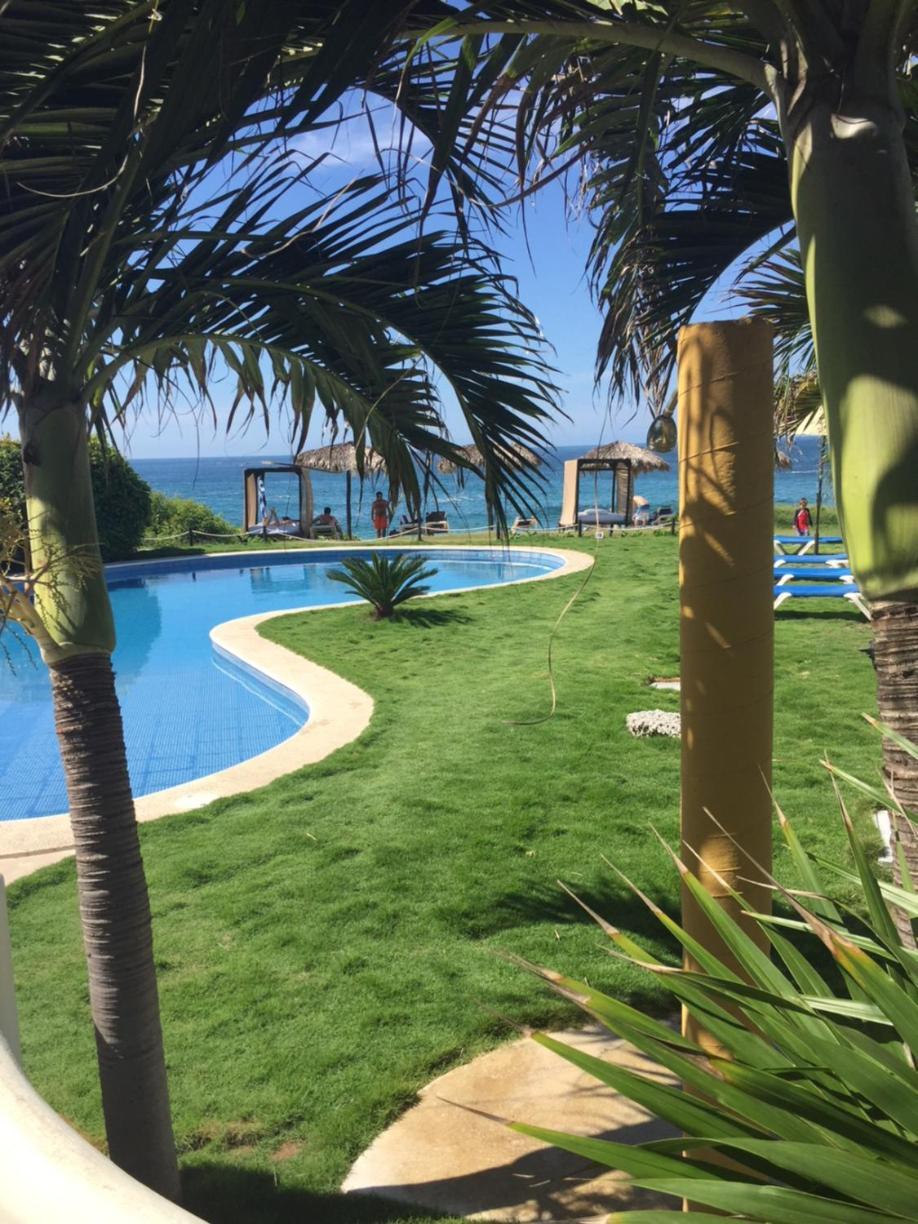 Manta Raya Hotel - Right On The Beach Cuatunalco エクステリア 写真