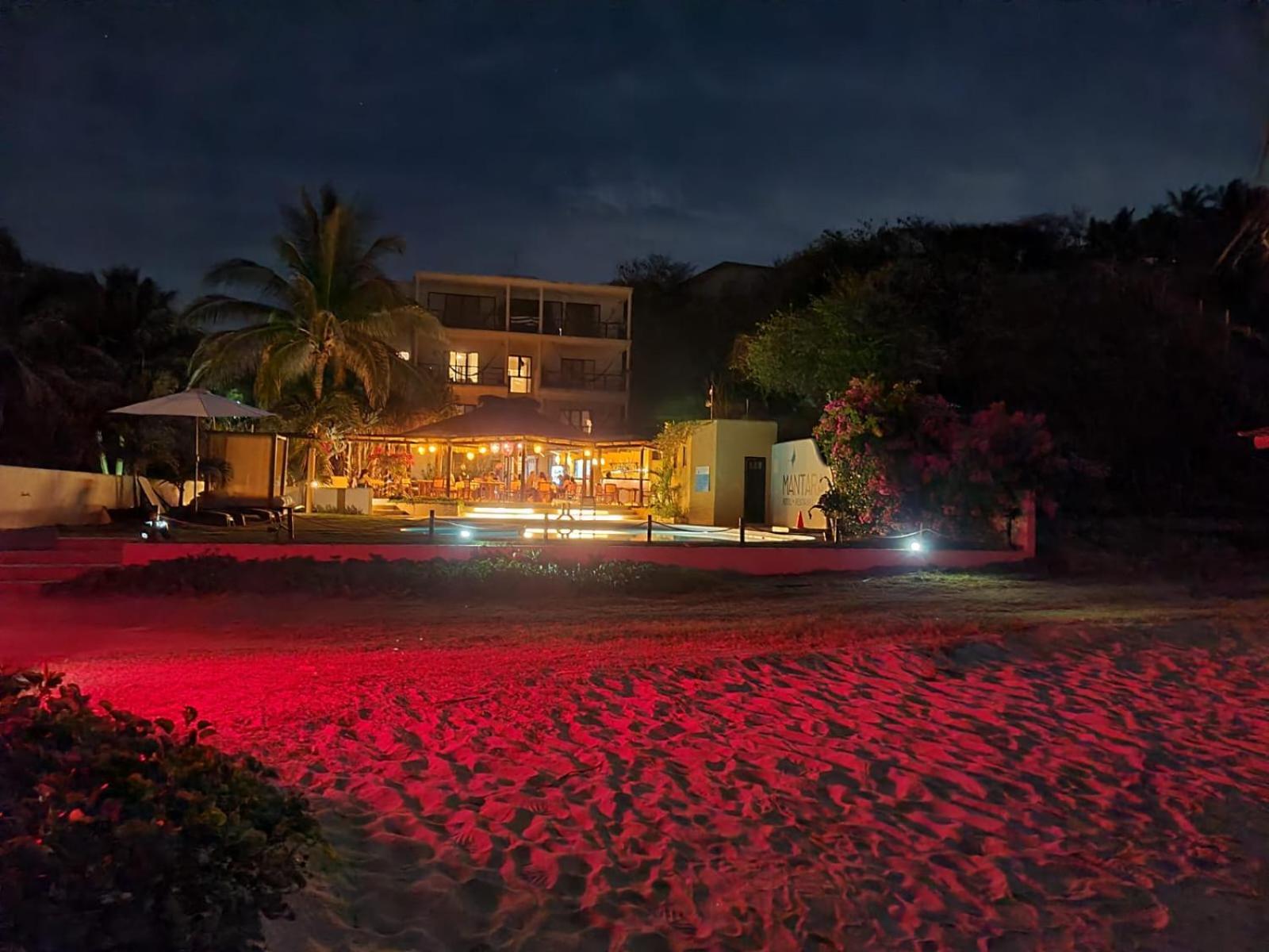 Manta Raya Hotel - Right On The Beach Cuatunalco エクステリア 写真