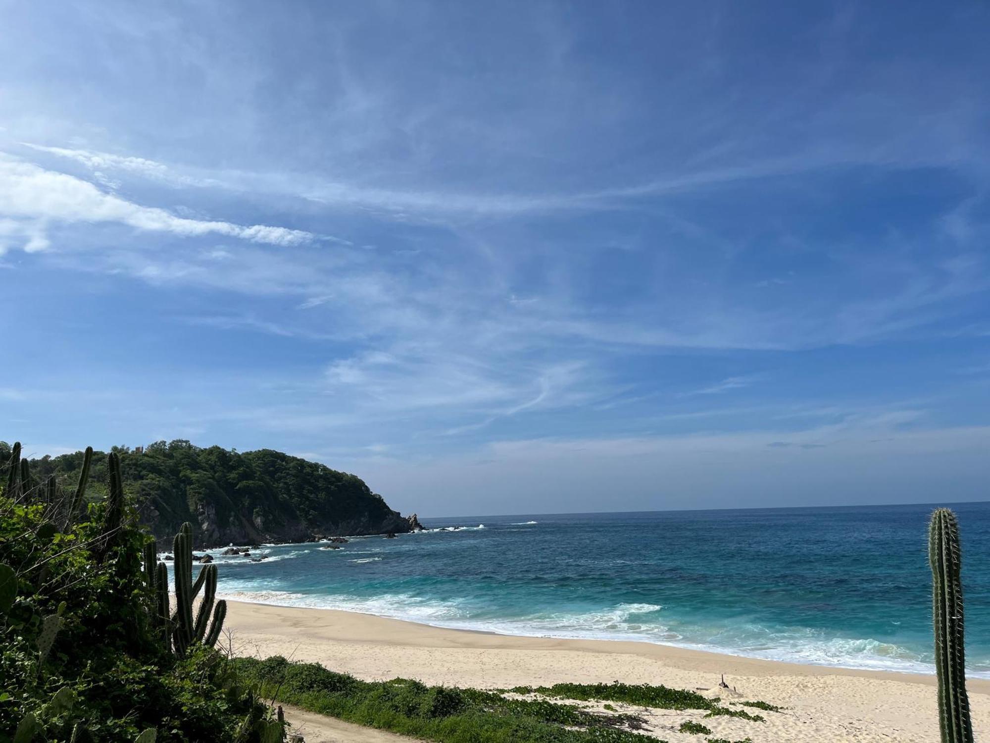 Manta Raya Hotel - Right On The Beach Cuatunalco エクステリア 写真
