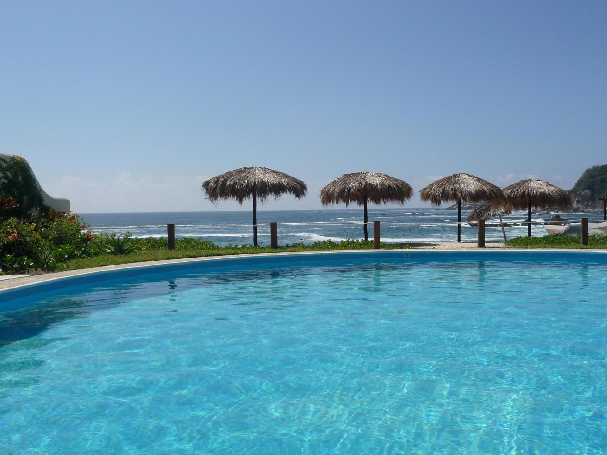 Manta Raya Hotel - Right On The Beach Cuatunalco エクステリア 写真