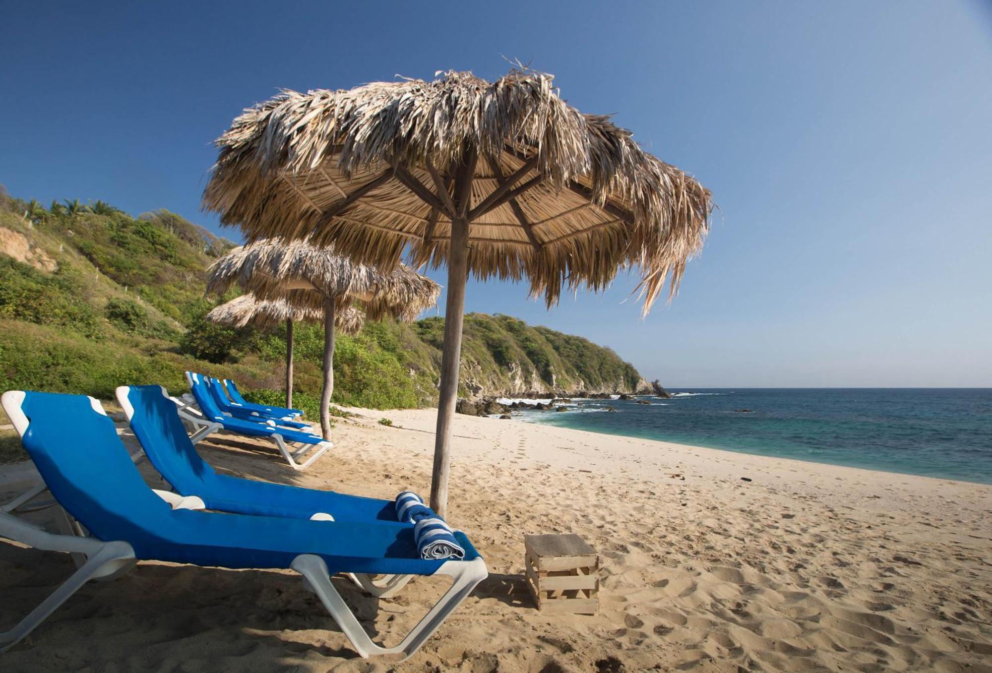 Manta Raya Hotel - Right On The Beach Cuatunalco エクステリア 写真