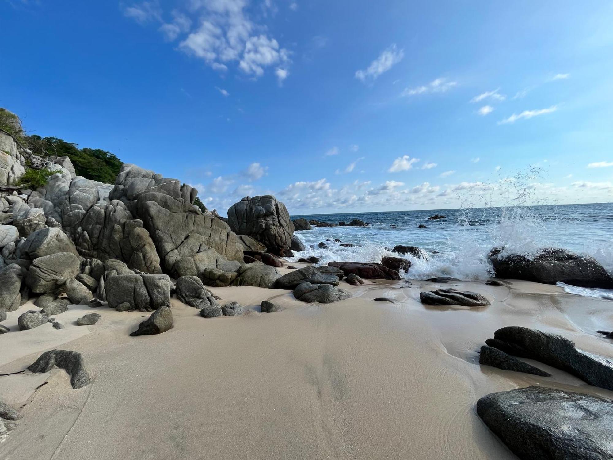 Manta Raya Hotel - Right On The Beach Cuatunalco エクステリア 写真