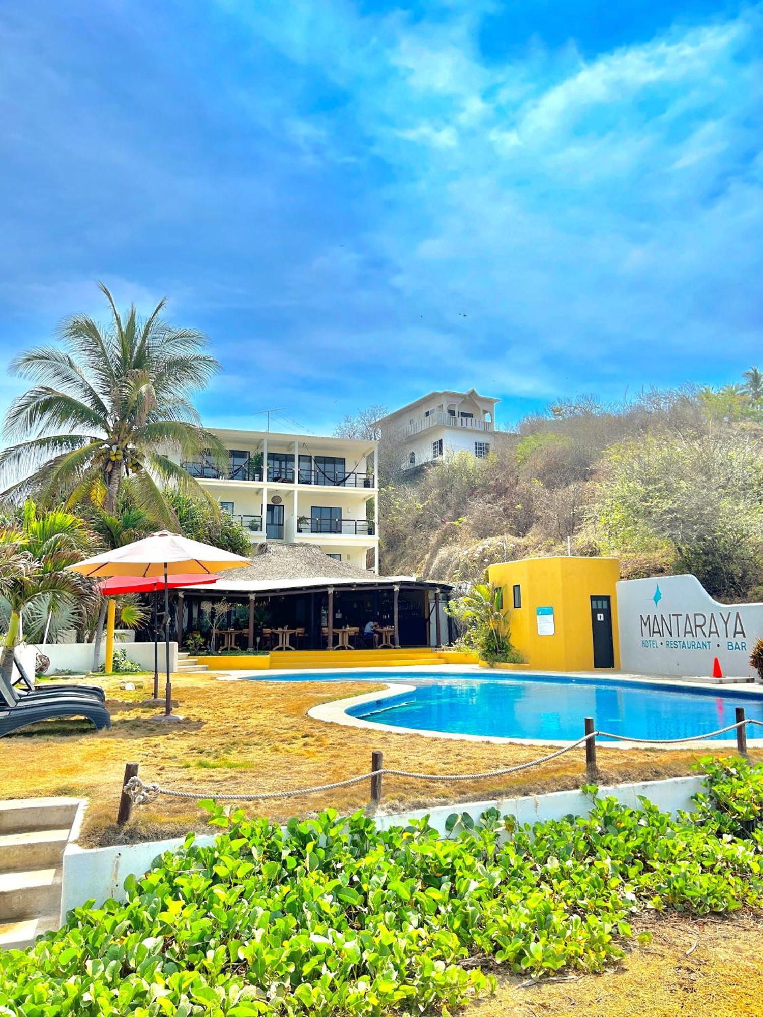 Manta Raya Hotel - Right On The Beach Cuatunalco エクステリア 写真