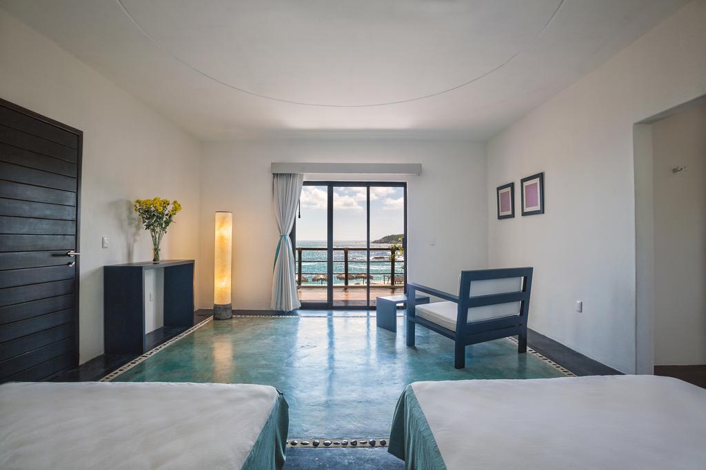 Manta Raya Hotel - Right On The Beach Cuatunalco エクステリア 写真