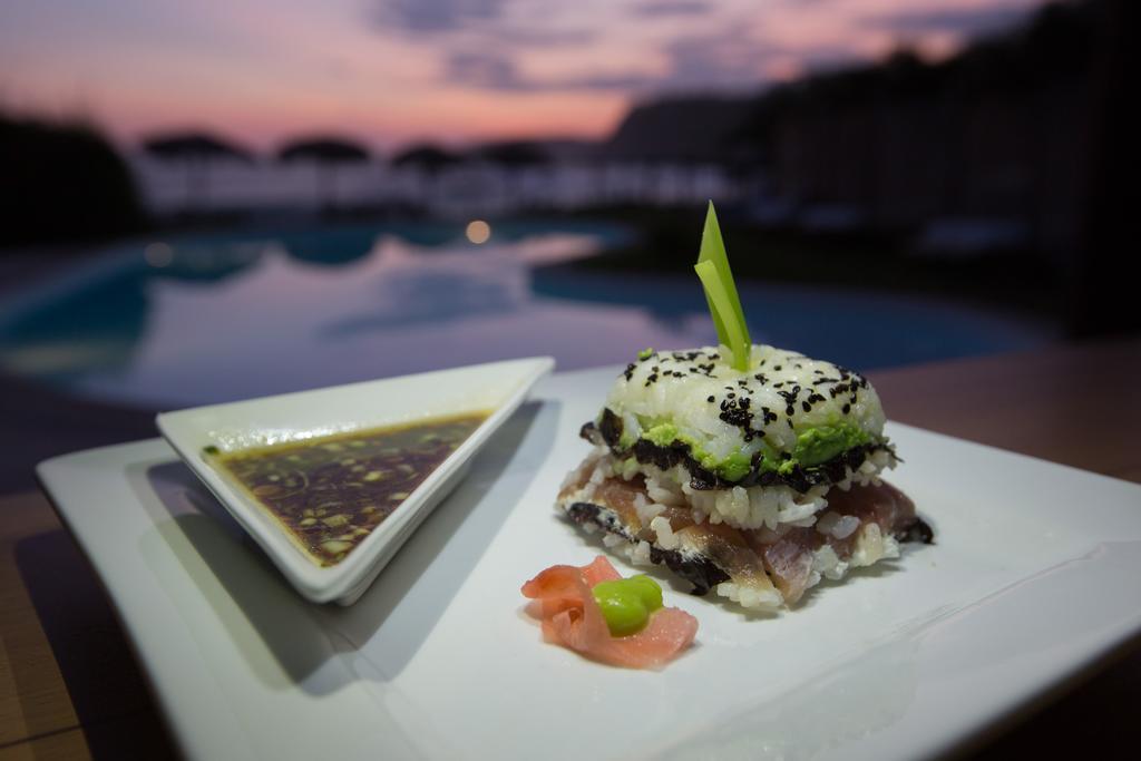 Manta Raya Hotel - Right On The Beach Cuatunalco エクステリア 写真
