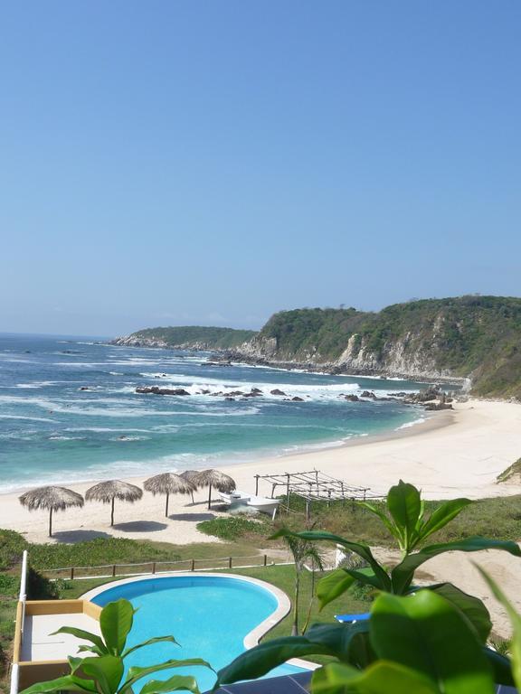 Manta Raya Hotel - Right On The Beach Cuatunalco エクステリア 写真