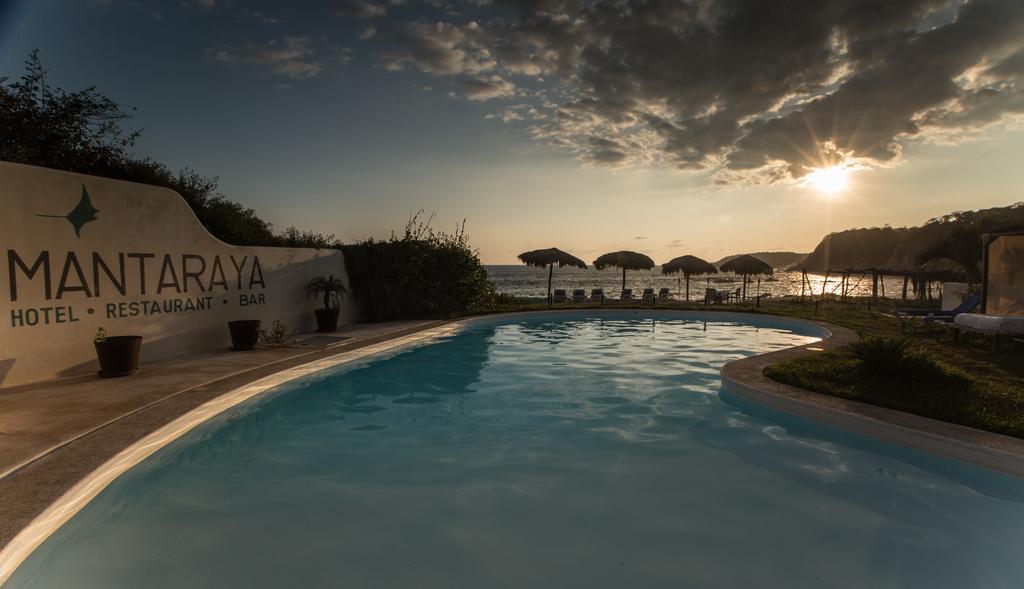 Manta Raya Hotel - Right On The Beach Cuatunalco エクステリア 写真