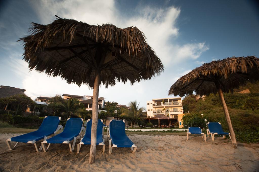 Manta Raya Hotel - Right On The Beach Cuatunalco エクステリア 写真