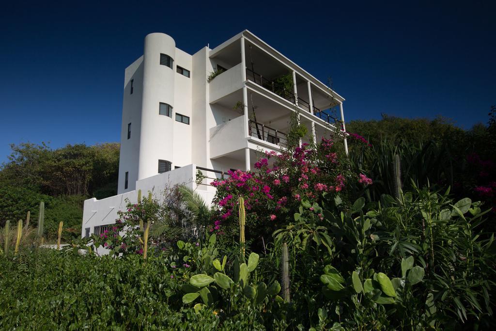 Manta Raya Hotel - Right On The Beach Cuatunalco エクステリア 写真