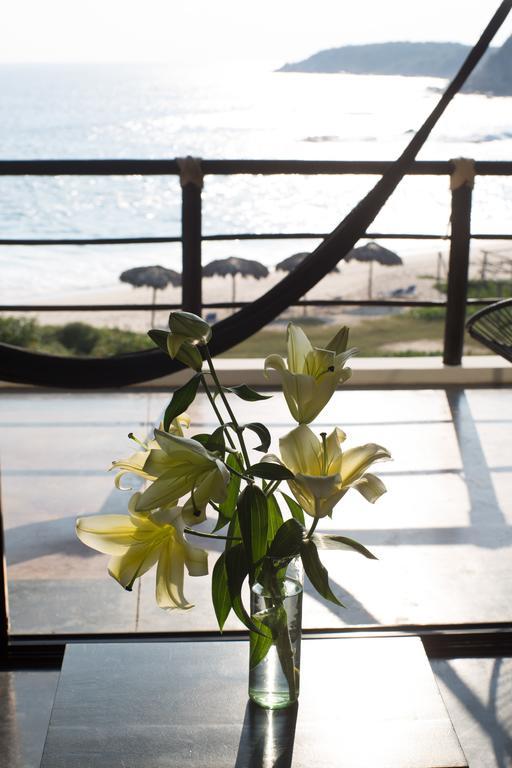 Manta Raya Hotel - Right On The Beach Cuatunalco エクステリア 写真