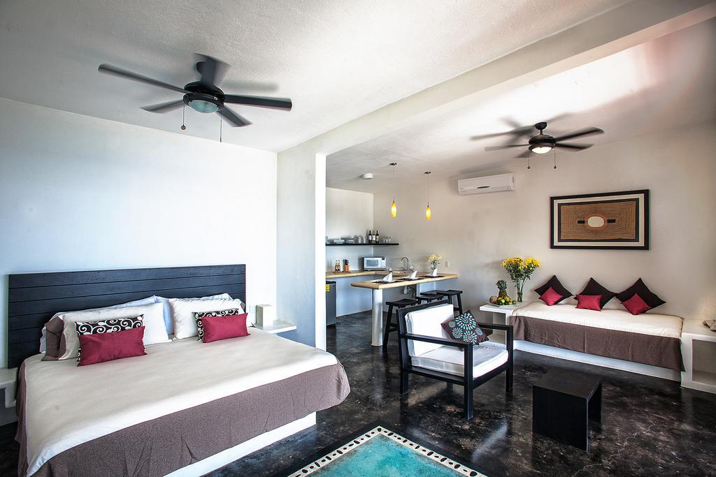 Manta Raya Hotel - Right On The Beach Cuatunalco エクステリア 写真
