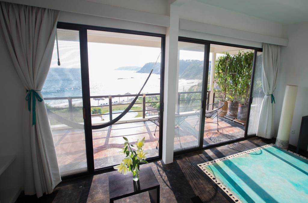 Manta Raya Hotel - Right On The Beach Cuatunalco エクステリア 写真