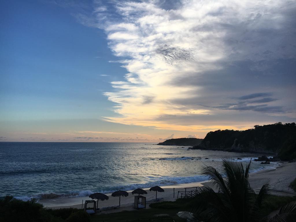 Manta Raya Hotel - Right On The Beach Cuatunalco エクステリア 写真