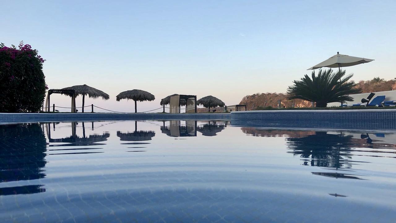 Manta Raya Hotel - Right On The Beach Cuatunalco エクステリア 写真