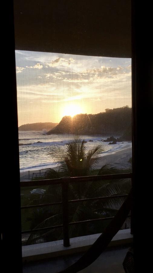 Manta Raya Hotel - Right On The Beach Cuatunalco エクステリア 写真