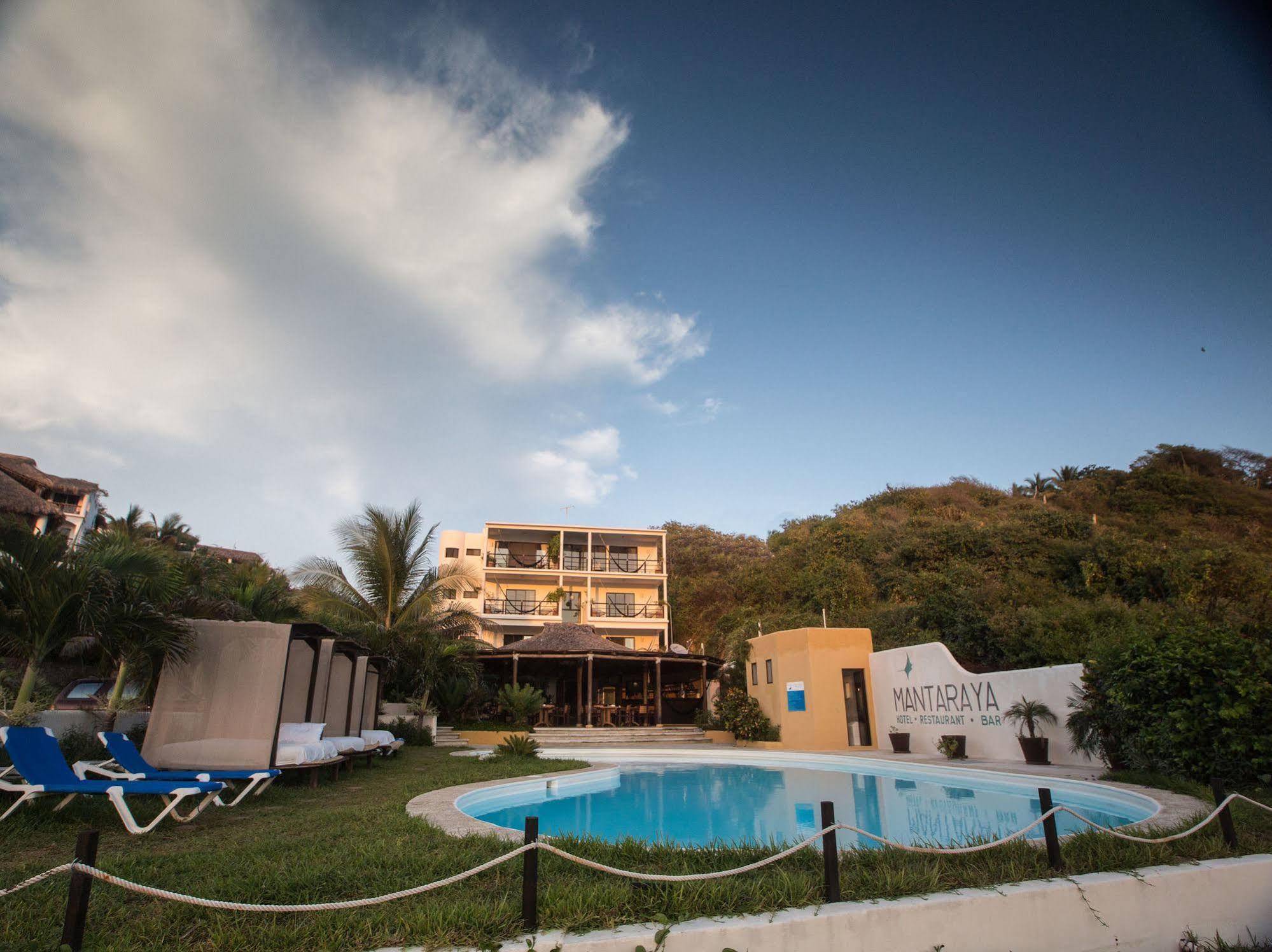 Manta Raya Hotel - Right On The Beach Cuatunalco エクステリア 写真