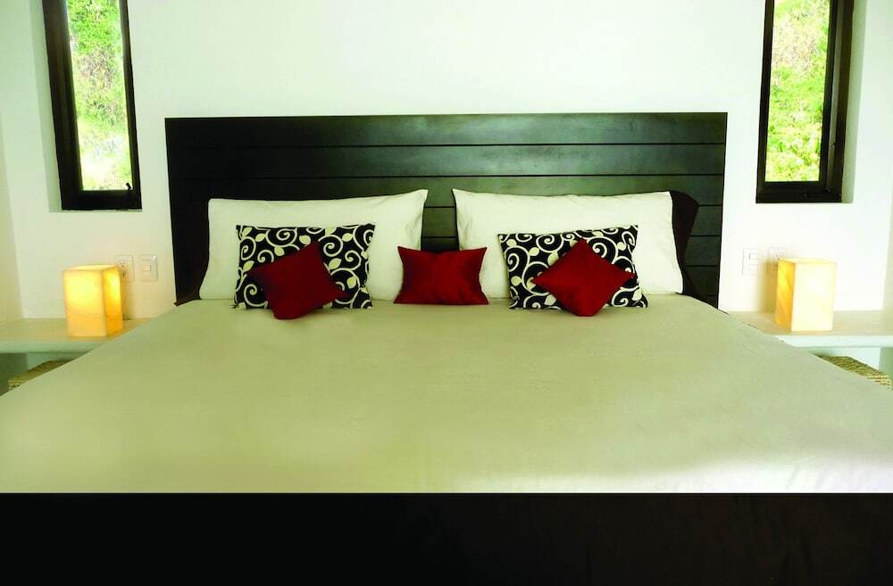 Manta Raya Hotel - Right On The Beach Cuatunalco エクステリア 写真